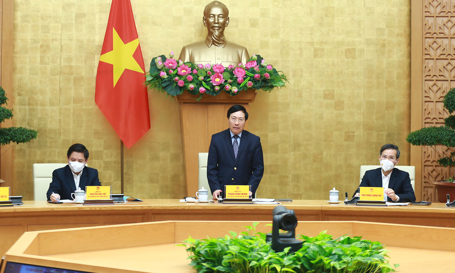 Phó Thủ tướng Phạm Bình Minh chủ trì Hội nghị trực tuyến toàn quốc tổng kết công tác bảo đảm trật tự, ATGT năm 2021, bàn phương hướng, nhiệm vụ năm 2022. Ảnh: VGP/Hải Minh 