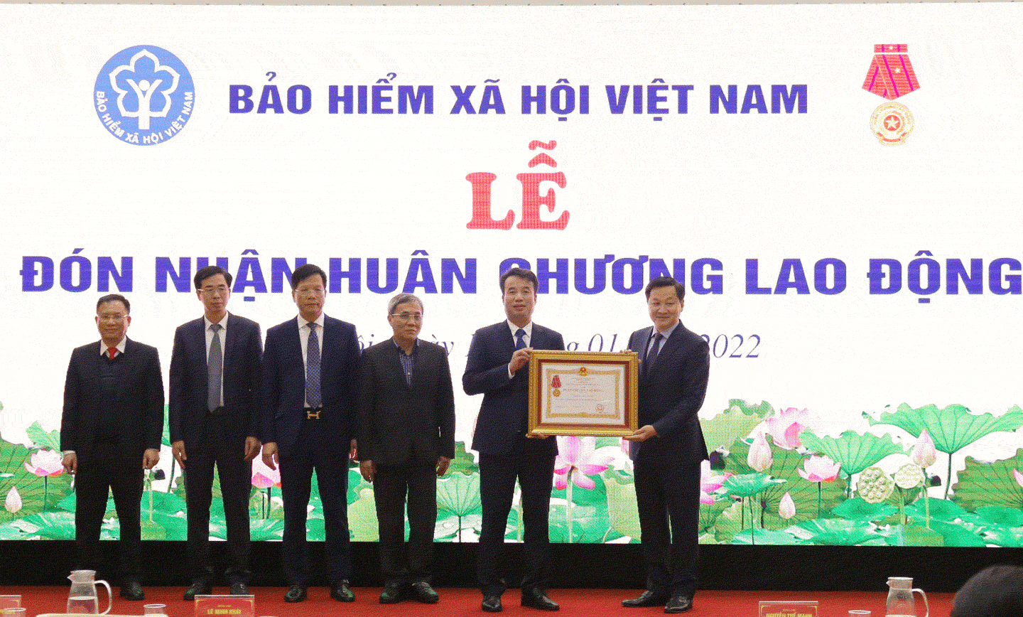 BHXH Việt Nam nhận huân chương lao động hạng 3.