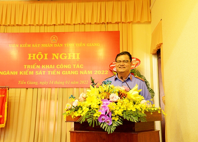 Đồng chí Nguyễn Văn Hòa, Tỉnh ủy viên, Viện trưởng VKSND tỉnh Tiền Giang phát biểu tại Hội nghị