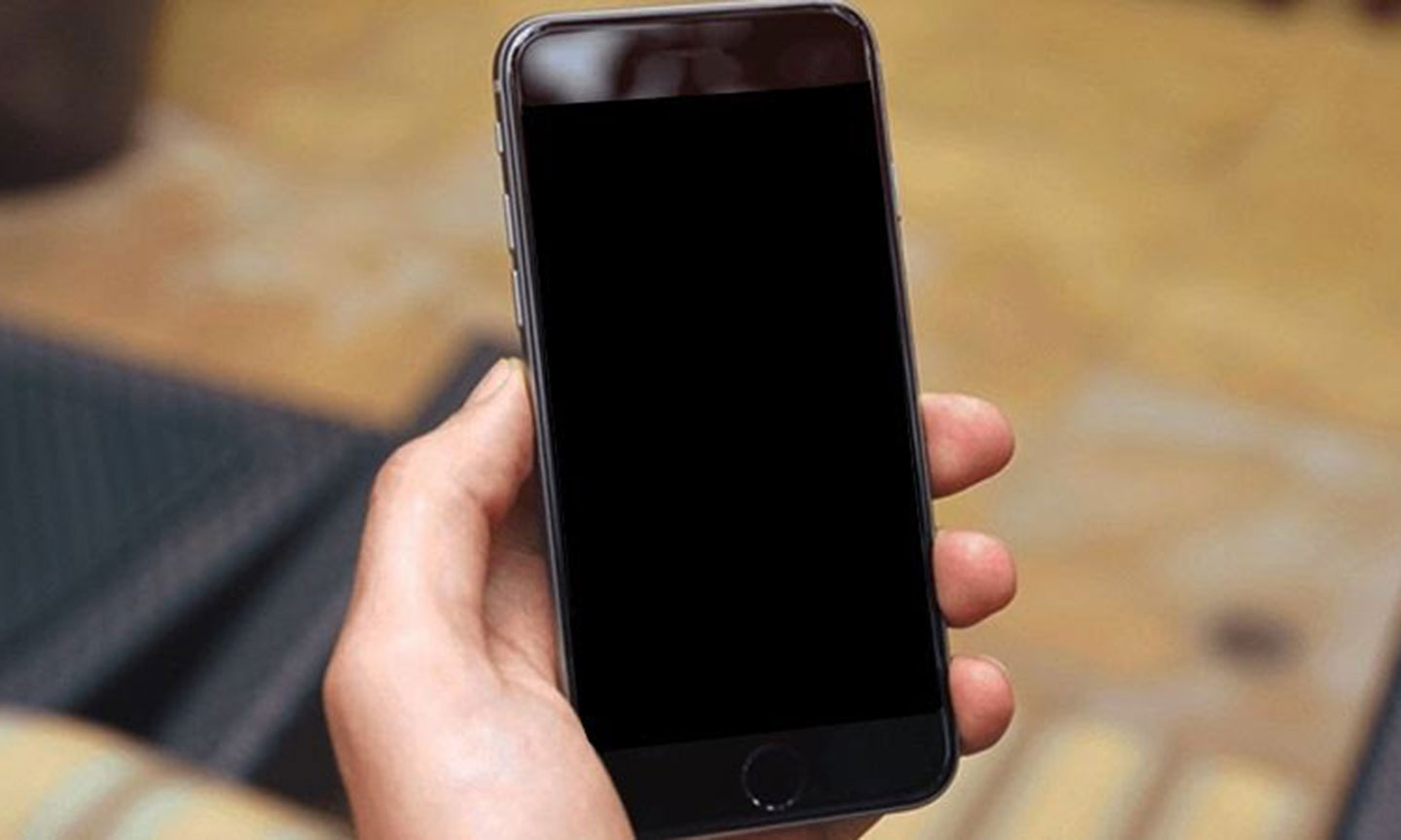 Tại sao màn hình iPhone bị đen mà vẫn có tiếng?