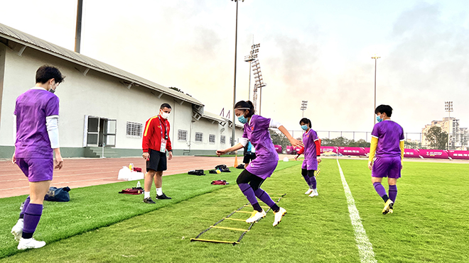Hai ngày trước trận gặp Hàn Quốc, nữ Việt Nam chỉ có 4 cầu thủ có thể tập luyện. Ảnh: VFF