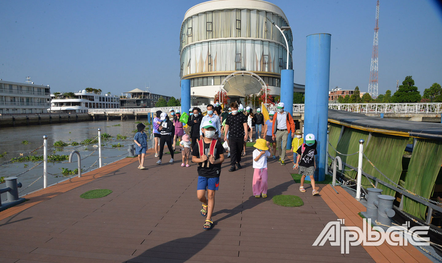 Nhiều du khách nội địa lựa chọn Tiền Giang là điểm đến an toàn để tham quan du lịch ngay từ đầu năm 2022.