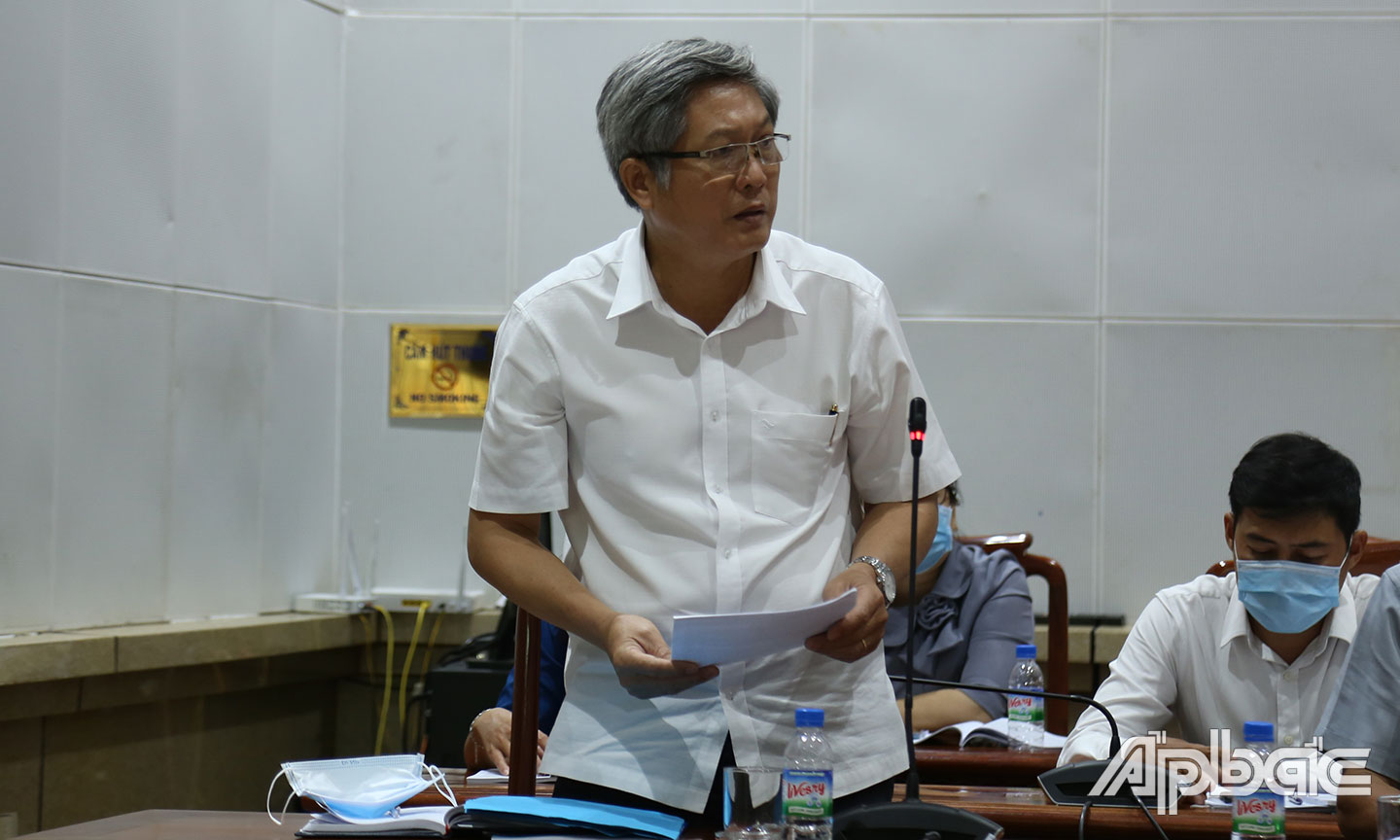 Chủ tịch UBND huyện Chợ Gạo Nguyễn Hồng Hữu phát biểu đóng góp giải pháp tại Hội nghị