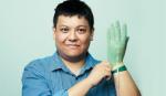 Găng tay điện tử thông minh giúp bác sỹ truyền lại kỹ thuật mổ