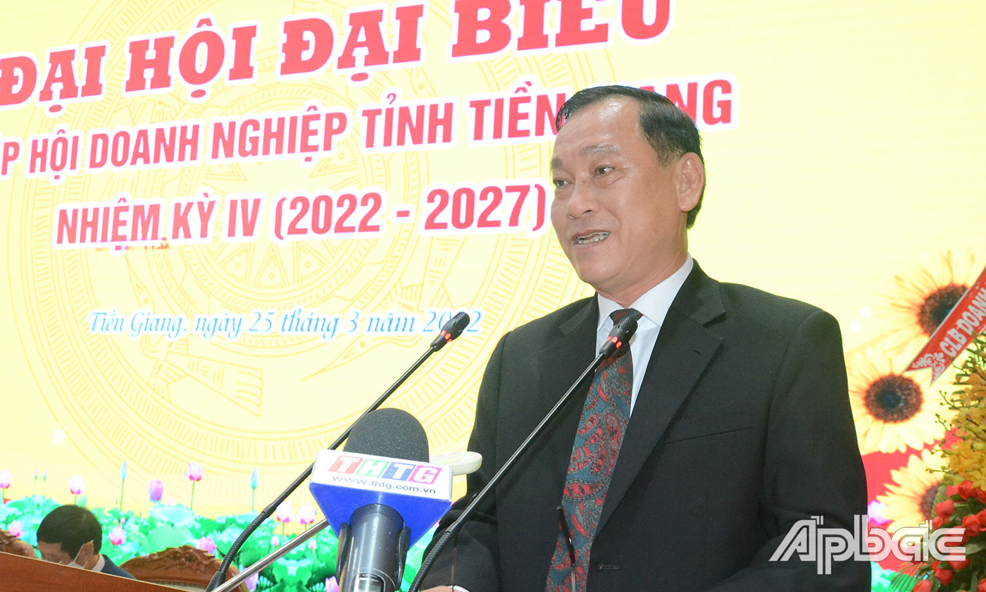Đồng chí Nguyễn Văn Vĩnh phát biểu tại đại hội.