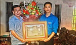 Trao Bằng khen của Thủ tướng cho anh Nguyễn Đức Chính