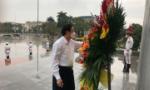 Đoàn công tác Ban Nội chính Trung ương dâng hoa tại Tượng đài Tổng Bí thư Nguyễn Văn Linh