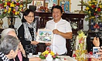 Ban Liên lạc cựu tù Côn Đảo tặng hiện vật cho Bảo tàng Tiền Giang