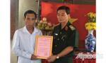 Thiếu tướng Đoàn Thanh Xuân trao tặng nhà tình đồng đội tại huyện Gò Công Tây