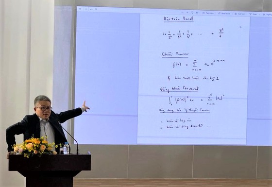 Giáo sư Ngô Bảo Châu nói về những ứng dụng của toán học trong thực tế.