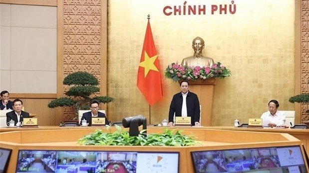 Prime Minister Pham Minh Chinh (standing) chairs the national teleconference on March 5. (Photo: VNA).