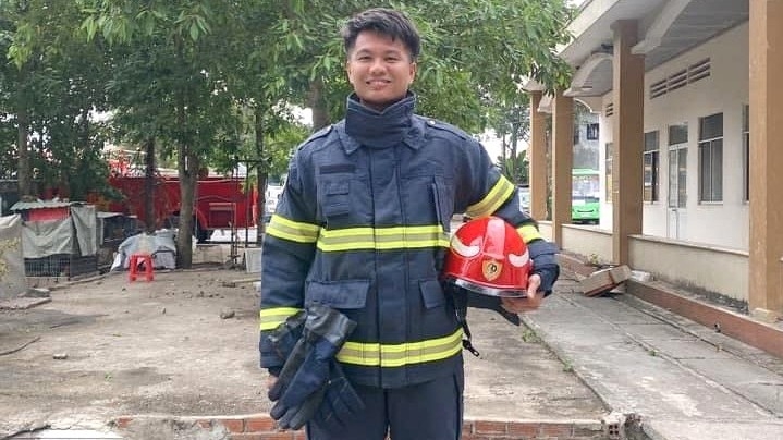 Firefighter Ngo Thai Hieu.