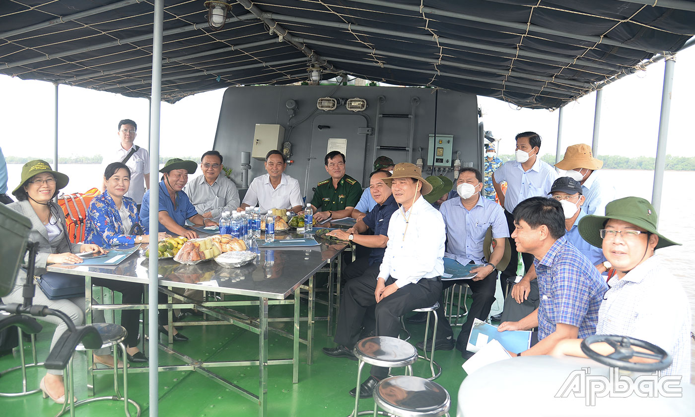 Đoàn Ban Thường vụ Tỉnh ủy đi khảo sát vùng phía Đông tỉnh Tiền Giang.