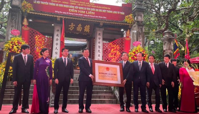 ABO/NDO – A ceremony was held by Dong Da District’s Party Committee, People’s Council and People’s Committee on April 16 to officially open the Kim Lien Temple Traditional Festival and receive the certificate recognising the temple as a special national relic site.