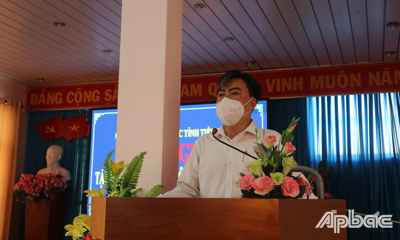 Chủ tịch Công đoàn Viên chức Tiền Giang Đặng Văn Chiến phát biểu tại hội nghị