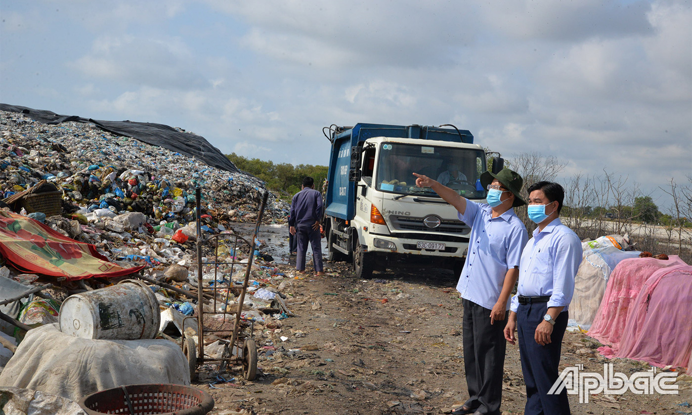 Đoàn giám sát khảo sát thực tế tại bãi rác Gò Công Đông