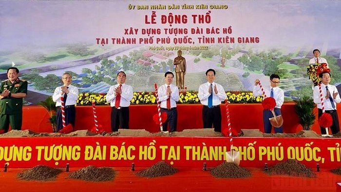Delegates at the ground-breaking ceremony (Photo: NDO/Viet Tien).