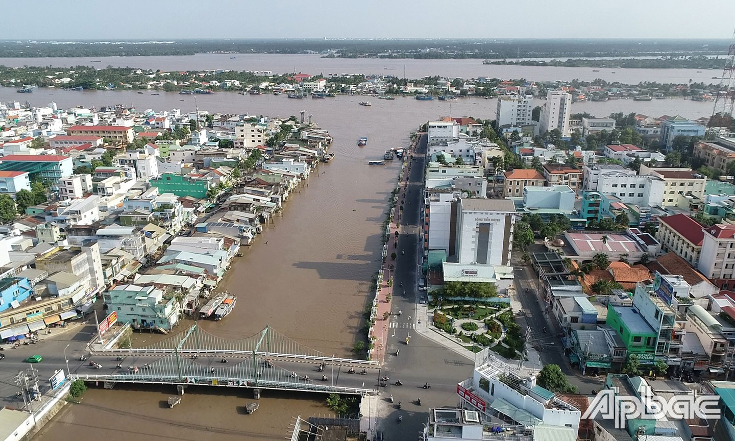 Vàm sông Bảo Định đổ ra Sông tiền trên địa bàn TP. Mỹ Tho, tỉnh Tiền Giang.            