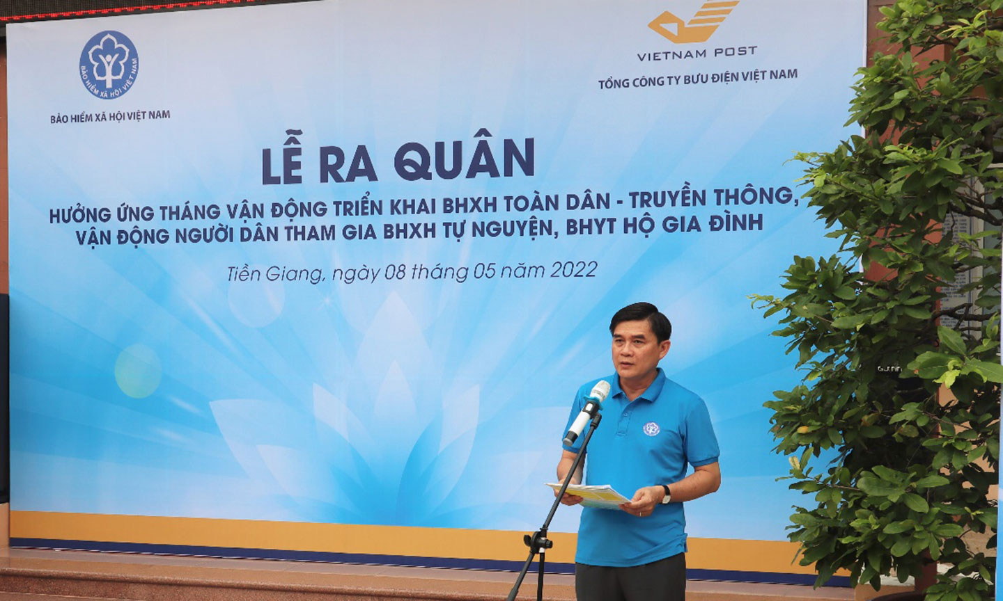 Ông Nguyễn Văn Mười, UVTV tỉnh ủy, Phó chủ tịch UBND phát biểu trong buồi lễ ra quân.