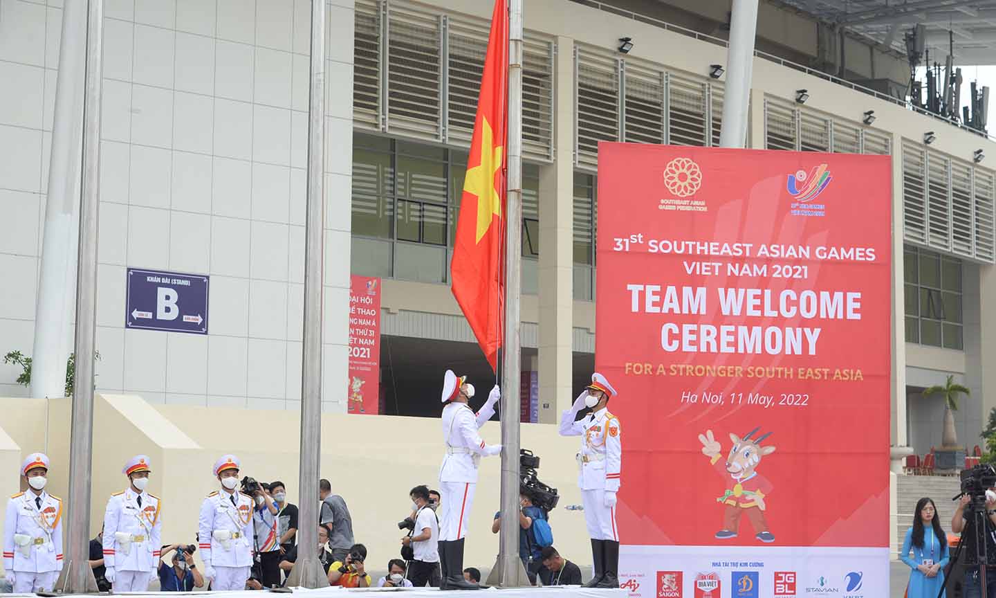 Nghi thức thượng cờ của nước chủ nhà Việt Nam.