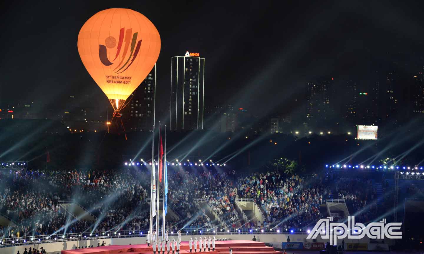 Đội nghi thức thực hiện nghi thức thượng cờ SEA Games tại Lễ Khai mạc SEA Games 31.