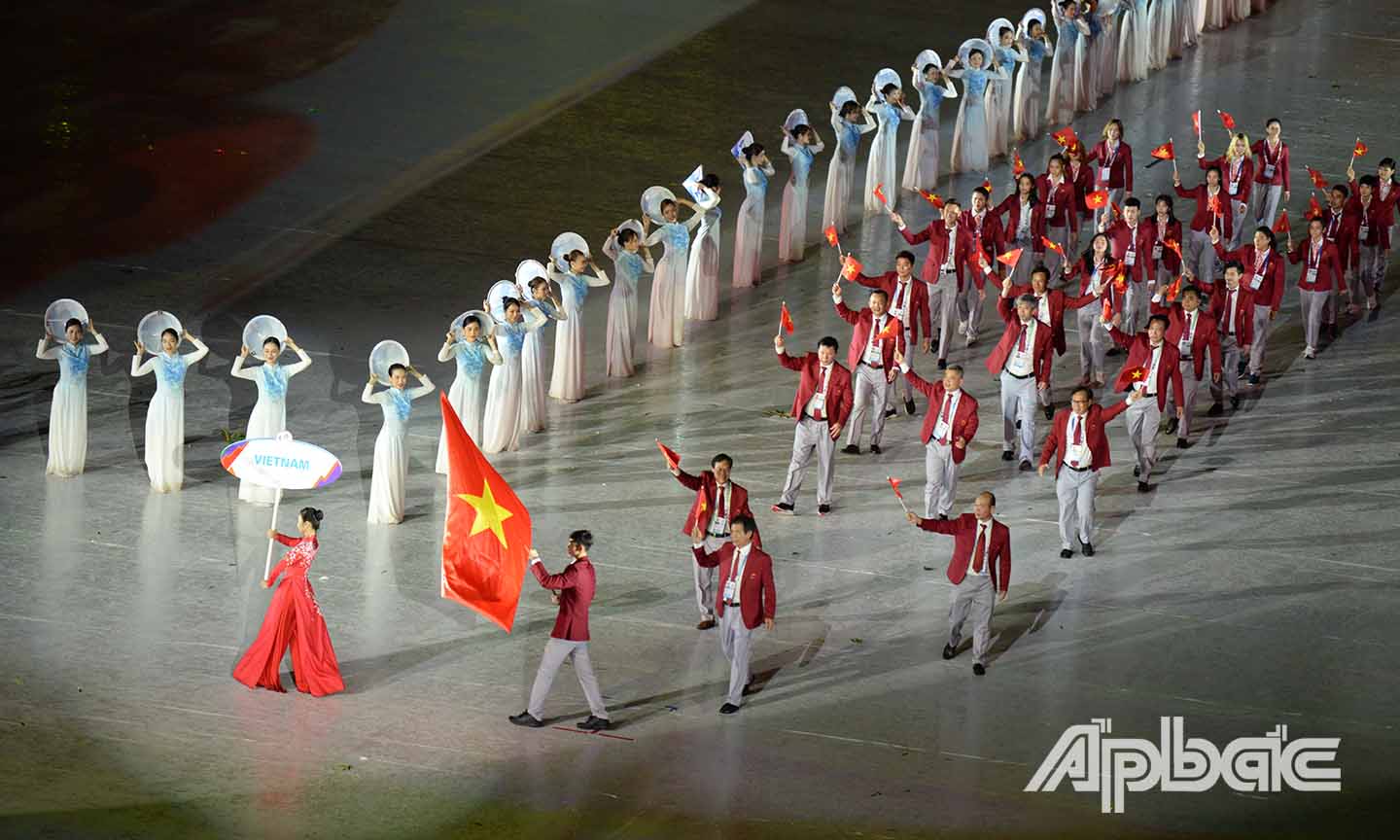 Đoàn Thể thao Việt Nam diễu hành tại Lễ Khai mạc SEA Games 31.