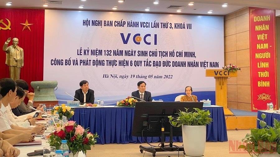 At the ceremony to announce code of business ethics for Vietnamese enterprises (Photo: NDO).