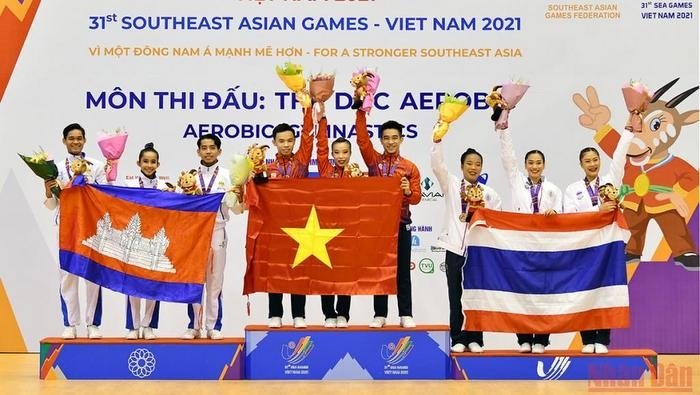 Vietnam win a gold medal in aerobic gymnastics trio event (Photo: NDO).