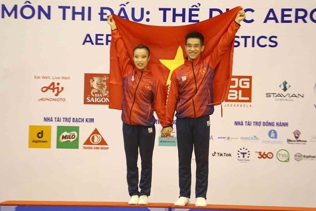 Le Hoang Phong (R) and Tran Thuy Vi win the gold medal in the mixed pair event of of aerobics on May 22. (Photo: VNA).