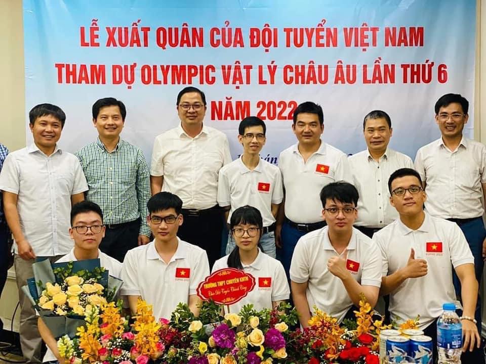 Đội tuyển Việt Nam xuất quân tham dự kỳ thi.