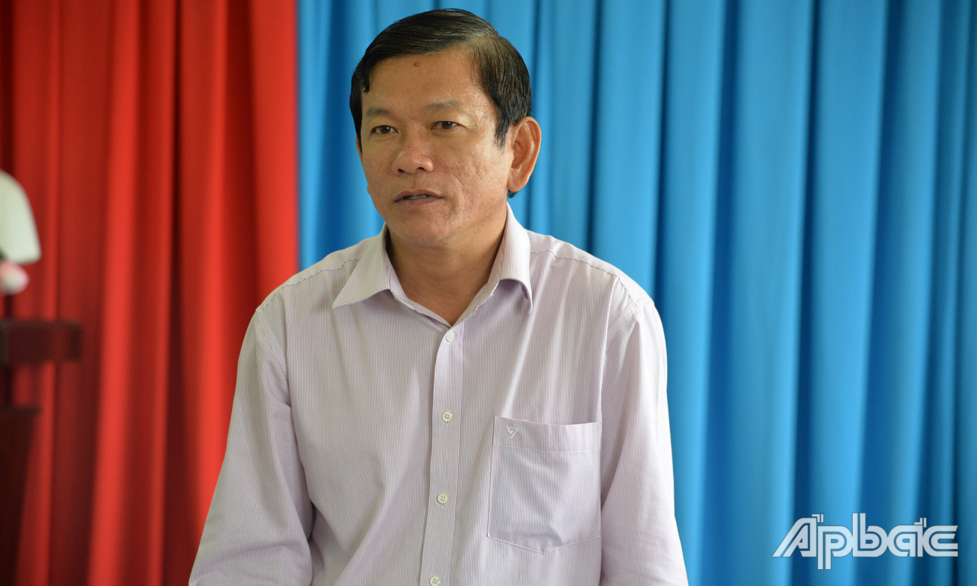 Bí thư Huyện ủy, Chủ tịch UBND huyện Tân Phú Đông Bùi Thái Sơn, phát biểu tại buổi làm việc