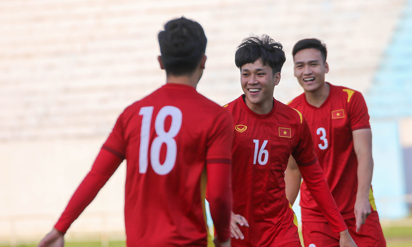 Các tuyển thủ U23 Việt Nam tinh thần khá thoải mái trước trận ra quân. 