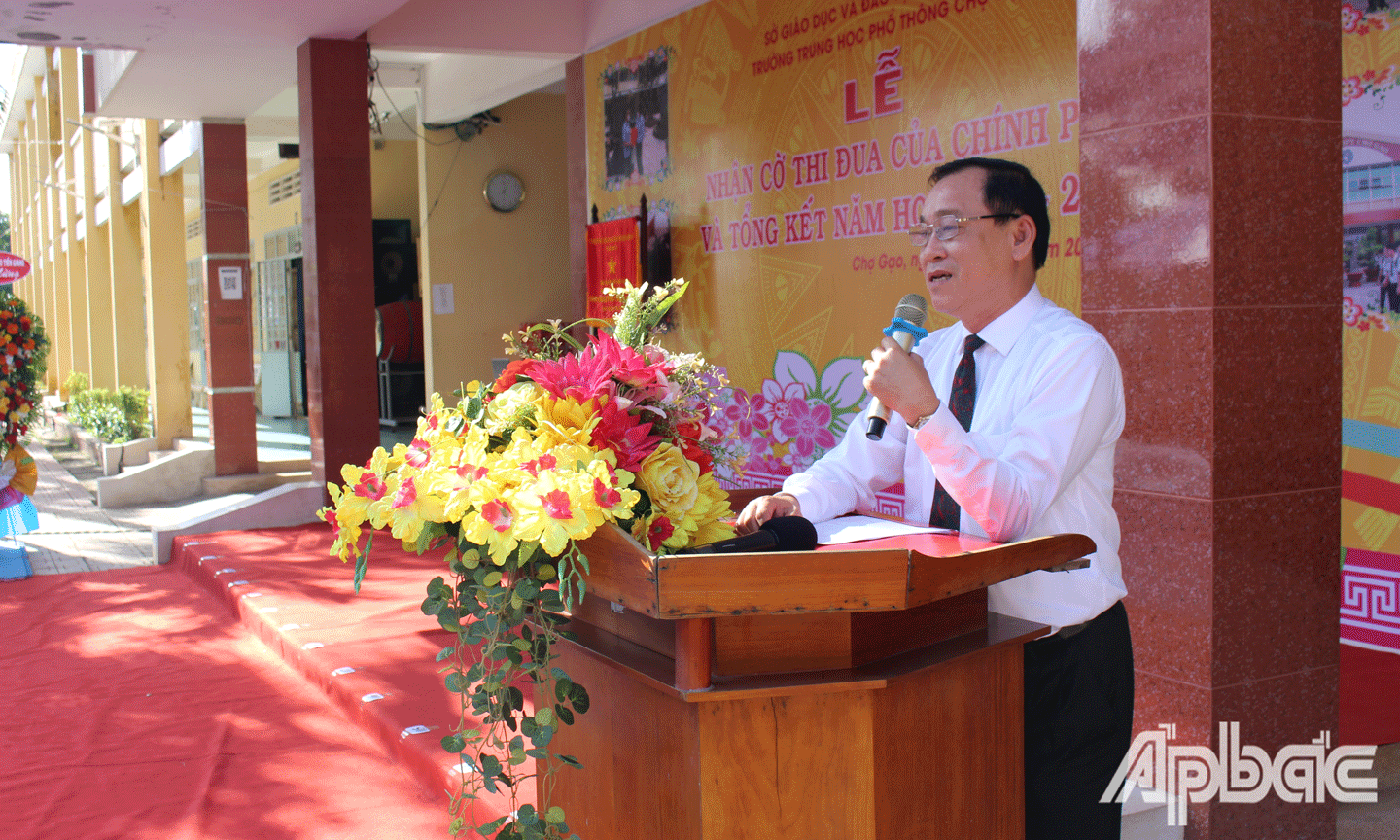 Chủ tịch UBND tỉnh Nguyễn Văn Vĩnh phát biểu tại lễ tổng kết,