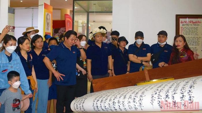 Visitors to Quang Binh Provincial Museum (Photo: NDO).