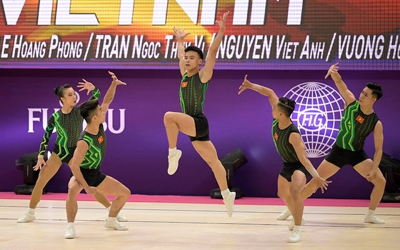 Đội aerobic Việt Nam đã giành HCV lịch sử ở bài biểu diễn nhóm 5 người.  Ảnh: FIG
