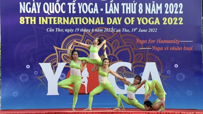 The Mekong Delta city of Can Tho hosts the celebration of the 8th International Yoga Day on June 19. (Photo: VNA).