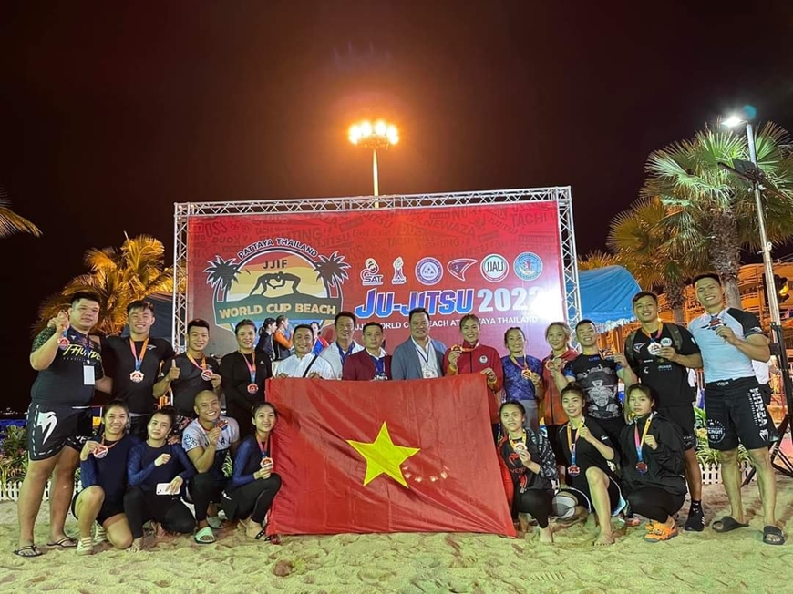 Đội tuyển Jujitsu Việt Nam hoàn thành xuất sắc nhiệm vụ tại Cúp Jujitsu bãi biển thế giới năm 2022. Ảnh: TTVN.