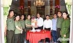 Công an tỉnh Tiền Giang thăm, tặng quà Trung tướng Nguyễn Việt Thành