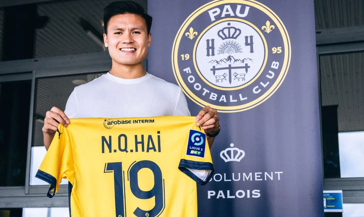 Quang Hải ra mắt CLB mới Pau FC sau khi hoàn thành kiểm tra y tế.  Ảnh: Fan page Pau Football Club.
