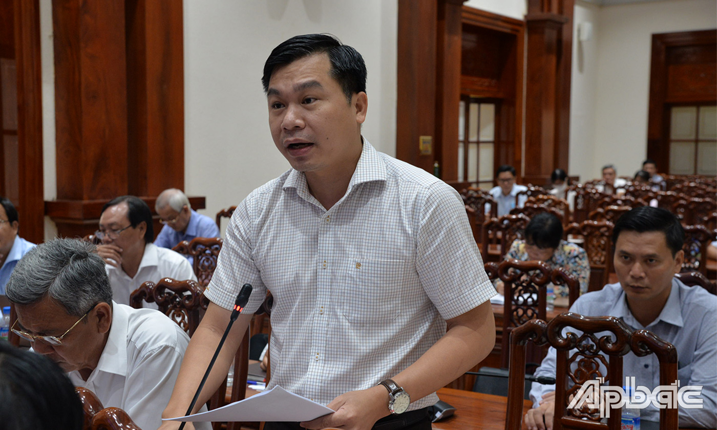 Lãnh đạo UBND huyện Cai Lậy phát biểu tại hội nghị