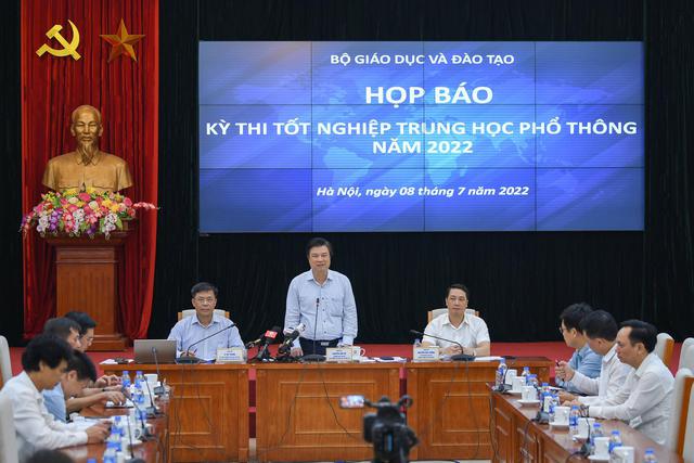 Thứ trưởng Nguyễn Hữu Độ, Trưởng Ban Chỉ đạo cấp quốc gia kỳ thi tốt nghiệp THPT năm 2022 chủ trì họp báo - Ảnh: VGP/Phương Liên