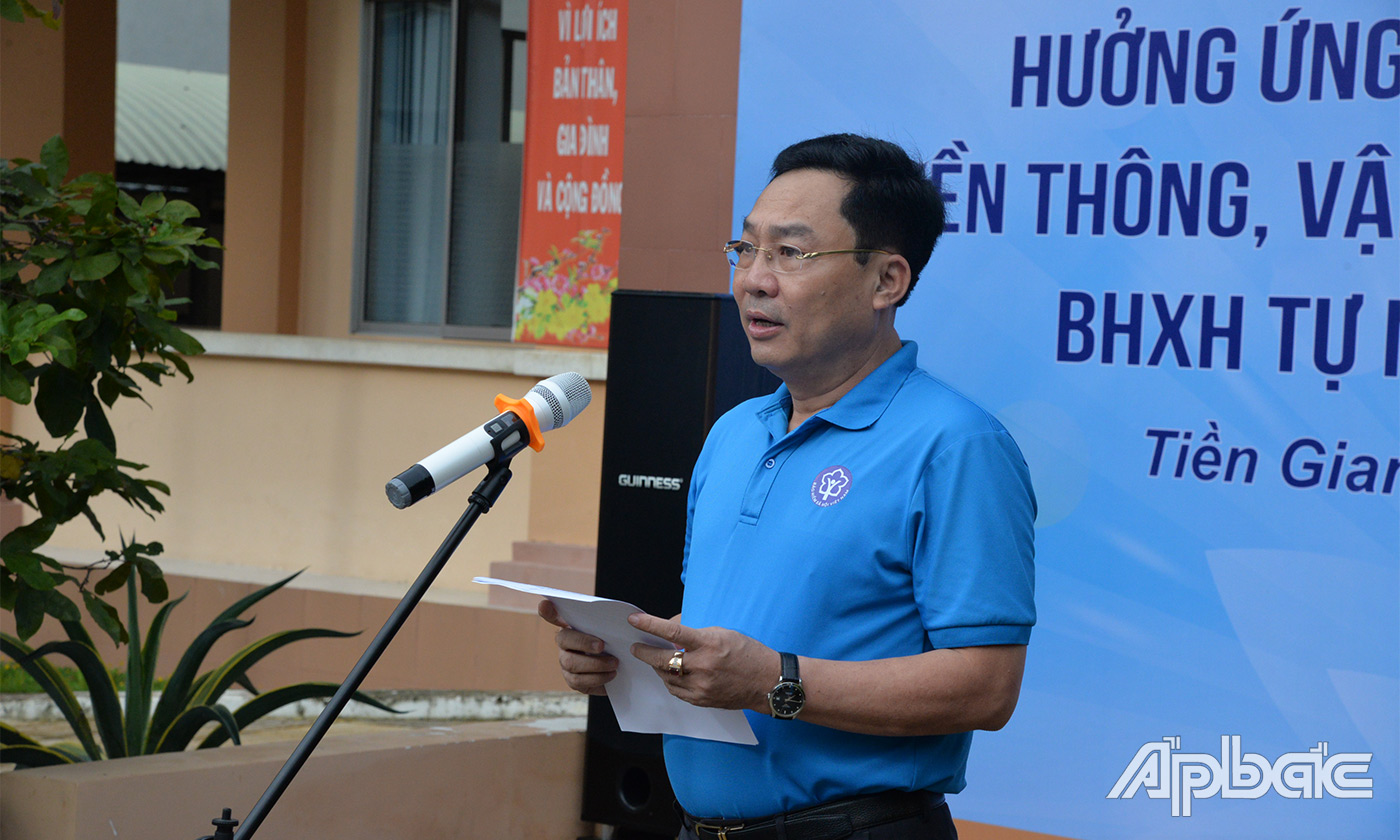 Giám đốc BHXH tỉnh Tiền Giang Võ Khánh Bình phát biểu tại buổi lễ