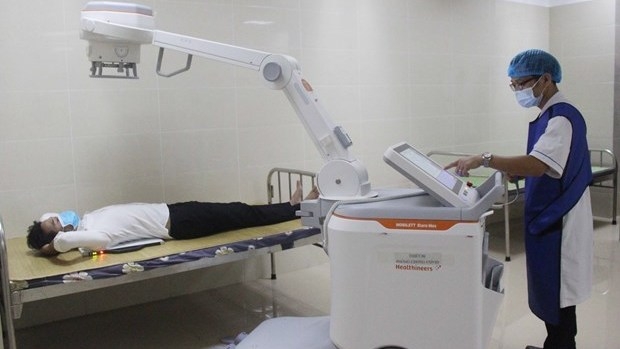 Many hospitals nationwide have been equipped with advanced machinery to serve medical examination and treatment. (Photo: VNA).