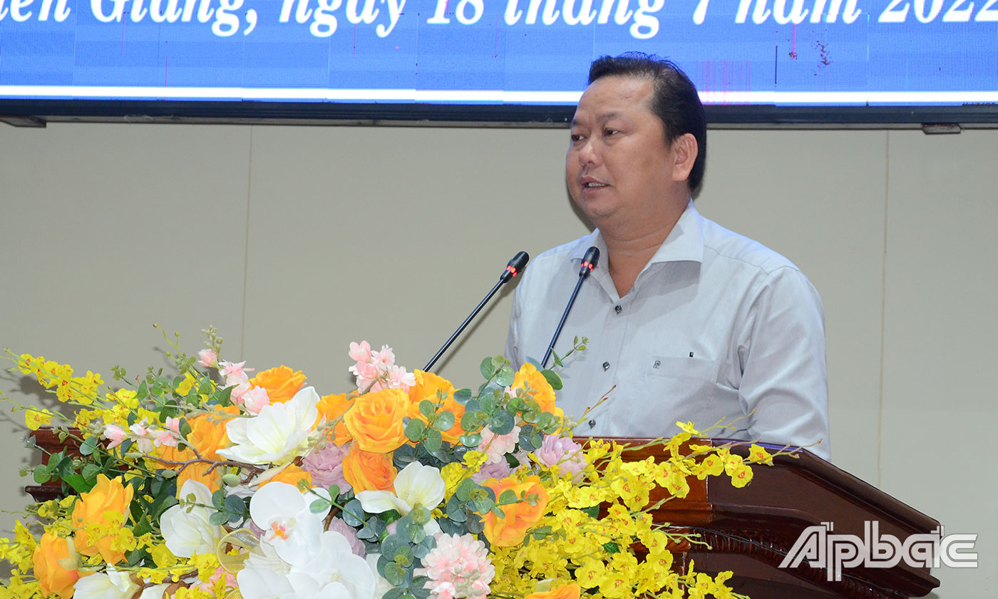 Giám đốc Sở Kế hoạch & Đầu tư Nguyễn Đình Thông phát biểu tại hội nghị.