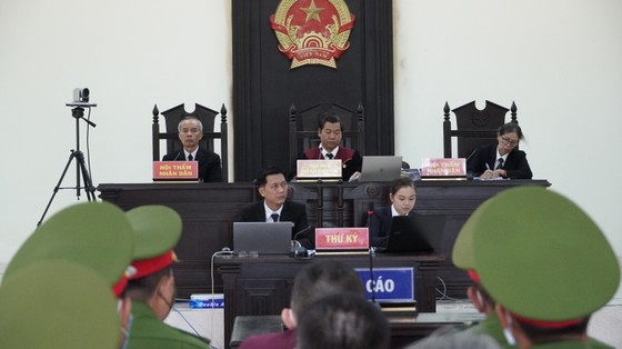 TAND huyện Đức Hòa (tỉnh Long An) tiếp tục phiên xét xử sơ thẩm vụ án “Lợi dụng các quyền tự do dân chủ xâm phạm lợi ích của Nhà nước, quyền, lợi ích hợp pháp của tổ chức, cá nhân” xảy ra tại hộ bà Cao Thị Cúc.