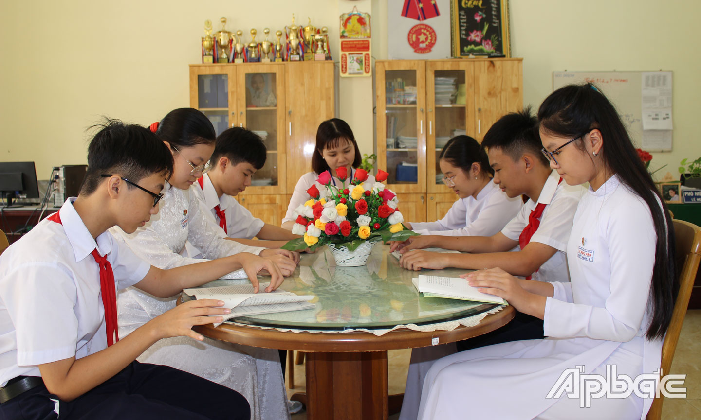 Thực hiện Chỉ thị 05 của Bộ Chính trị, góp phần quan trọng nâng cao chất lượng dạy và học. (Ảnh chụp tại Trường THCS Lê Ngọc Hân, TP. Mỹ Tho). 