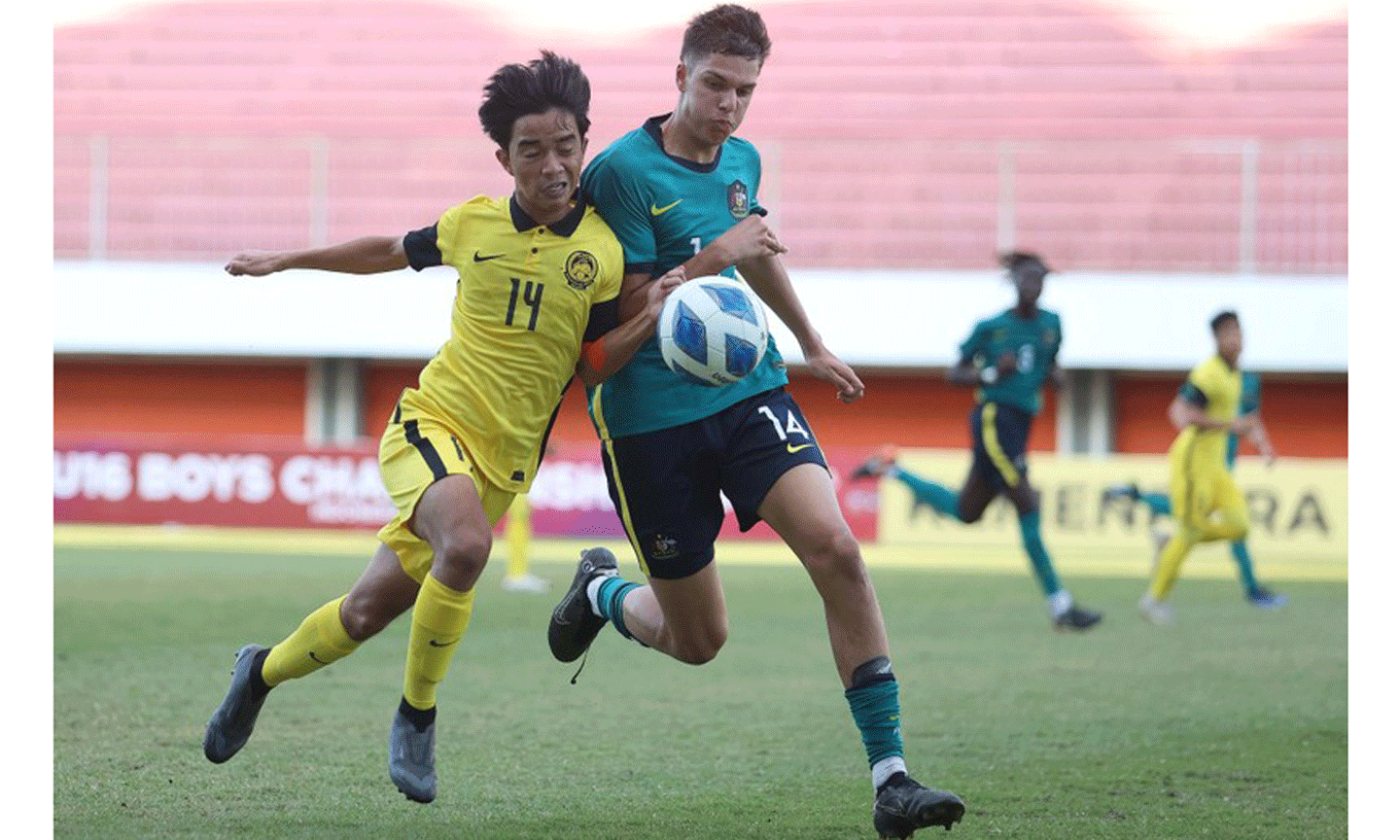 U16 Malaysia không thể vượt qua được U16 Australia, đồng nghĩa suất đi tiếp vào bán kết được trao cho U16 Việt Nam. (Ảnh: VFF)