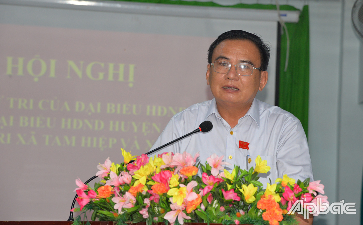 Đồng chí Võ Văn Bình phát biểu ý kiến tại buổi tiếp xúc