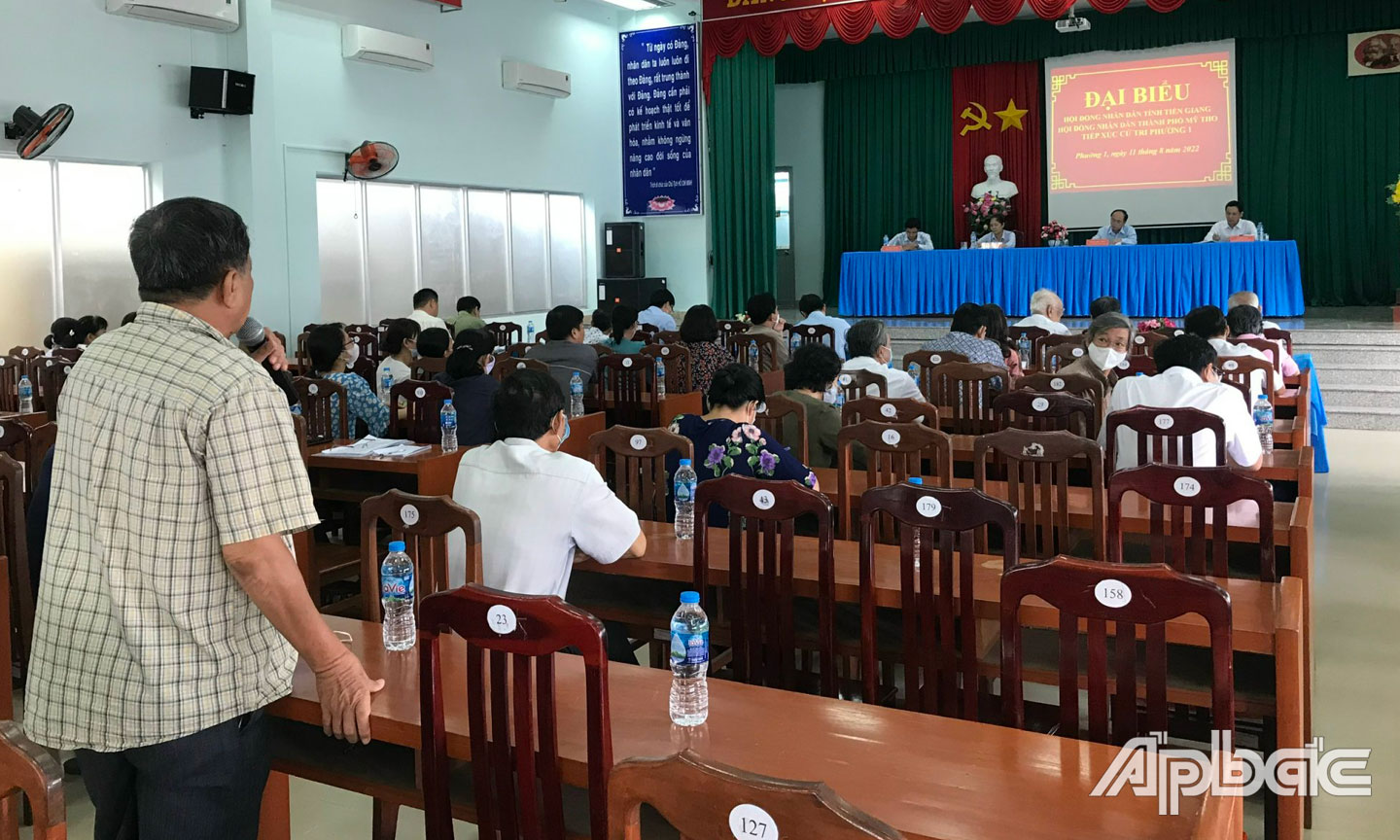 Cử tri nêu các kiến nghị đến Tổ đại biểu HĐND tỉnh Tiền Giang và đại biểu HĐND TP. Mỹ Tho.