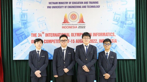 Đội tuyển Việt Nam dự thi Olympic Tin học quốc tế lần thứ 34.